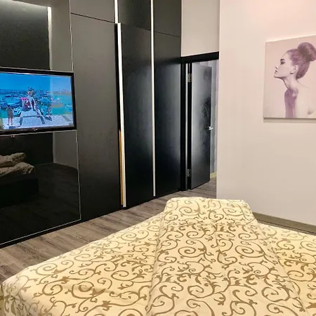 сучасні на площі ринок з панорамним видом на дахи львова * Lwów