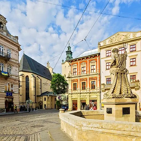 сучасні на площі ринок з панорамним видом на дахи львова Apartament