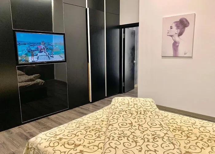 сучасні на площі ринок з панорамним видом на дахи львова * Lviv