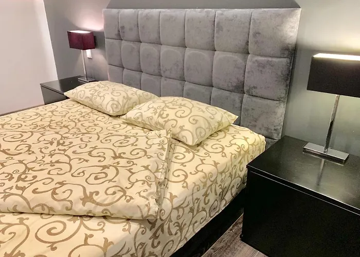 сучасні на площі ринок з панорамним видом на дахи львова *