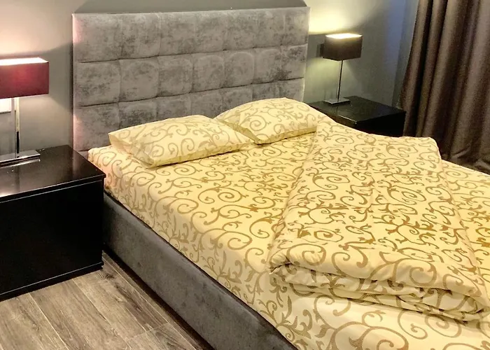 сучасні на площі ринок з панорамним видом на дахи львова * 利沃夫